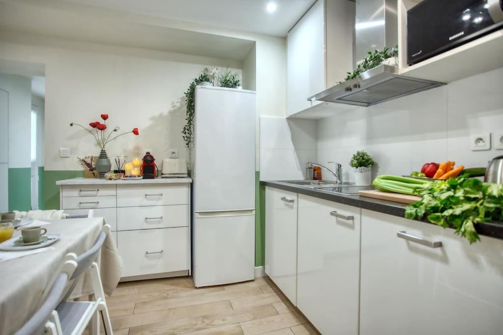 Amazing Apart New Bastille 3 Bedrooms 2 Bathrooms Paris Exterior photo